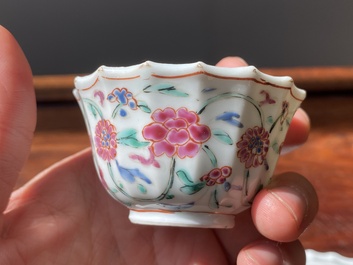 Een Chinese famille rose 'Xi Xiang Ji' kop en schotel, Yongzheng