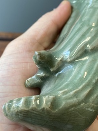 Br&ucirc;le-parfum en forme de canard en porcelaine de Chine c&eacute;ladon de Longquan, Ming