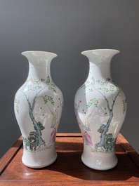 Paire de vases en porcelaine de Chine famille rose &agrave; d&eacute;cor de gar&ccedil;ons jouant, marque de Qianlong, R&eacute;publique