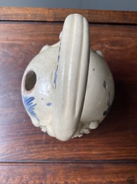 Een Vietnamese blauw-witte lijmpot met floraal decor, Bat Trang, 19e eeuw