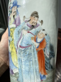 Een paar Chinese famille rose rouleau vazen, Qianlong merk, Republiek