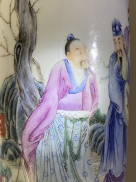 Een paar Chinese famille rose rouleau vazen, Qianlong merk, Republiek