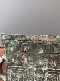 R&eacute;cipient &agrave; vin rituel archa&iuml;que en bronze inscrit Jie Fu Wu 㔾父戊, 'fanghu', Chine, Zhou de l'Ouest