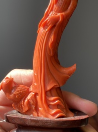 Sculpture d'une femme avec des p&ecirc;ches en corail rouge, Chine, 19/20&egrave;me