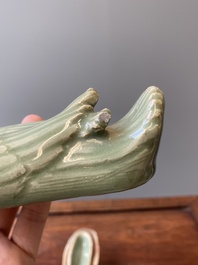Br&ucirc;le-parfum en forme de canard en porcelaine de Chine c&eacute;ladon de Longquan, Ming