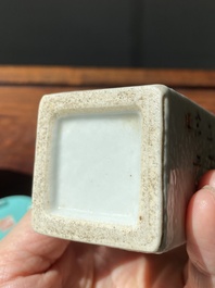 Deux pots &agrave; pinceaux et un pot &agrave; eau en porcelaine de Chine qianjiang cai et grisaille, signature de Cheng Men 程門 et marques de Qianlong, 20&egrave;me