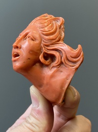 Sculpture d'une t&ecirc;te de femme en corail rouge, Trapani, Italie, 19&egrave;me