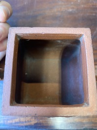 Een Chinese opengewerkte dubbelwandige Yixing steengoed theepot, Kangxi