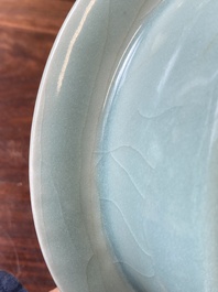 Een Chinese Longquan celadon penselenwasser, Song of later