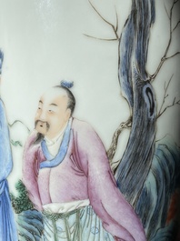 Een paar Chinese famille rose rouleau vazen, Qianlong merk, Republiek