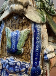 Deux figures en gr&egrave;s porcelaineux polychrom&eacute;, probablement Shiwan, 19&egrave;me