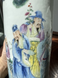 Een paar Chinese famille rose rouleau vazen, Qianlong merk, Republiek