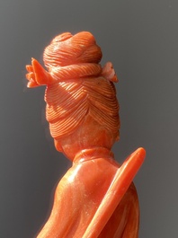 Sculpture d'une femme sur un ph&eacute;nix en corail rouge, Chine, 19/20&egrave;me
