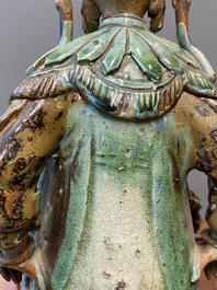Deux figures en gr&egrave;s porcelaineux polychrom&eacute;, probablement Shiwan, 19&egrave;me