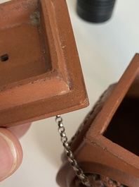 Een Chinese opengewerkte dubbelwandige Yixing steengoed theepot, Kangxi