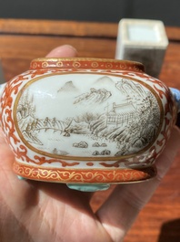 Deux pots &agrave; pinceaux et un pot &agrave; eau en porcelaine de Chine qianjiang cai et grisaille, signature de Cheng Men 程門 et marques de Qianlong, 20&egrave;me