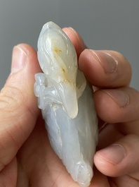 Deux sculptures en jade blanc d'un canard mandarin et d'un b&eacute;lier avec son agneau, Chine, Qing