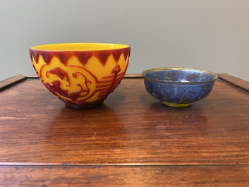 Twee Chinese kommen in Peking glas, Qianlong merken, 19/20e eeuw