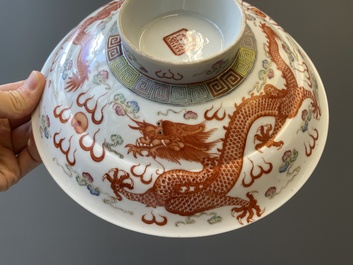 Bol couvert en porcelaine de Chine famille rose, marque de sceau Xiao Liu Xiang Guan 小留香館, 19/20&egrave;me