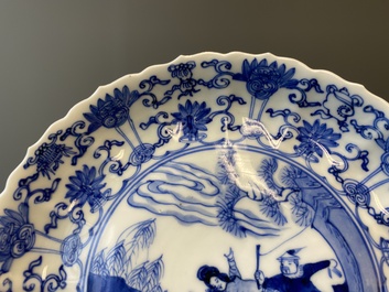 Drie Japanse blauw-witte 'Joosje te paard' borden in Chinese Kangxi-stijl, Edo, 18e eeuw