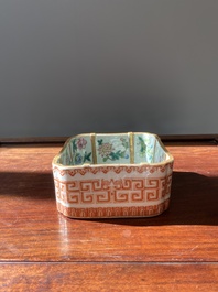 Bol de forme carr&eacute;e en porcelaine de Chine famille rose, marque et &eacute;poque de Daoguang