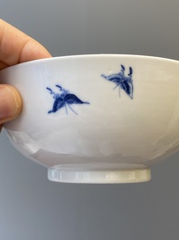 Bol en porcelaine de Chine en bleu et blanc &agrave; d&eacute;cor floral, Qianlong/Jiaqing