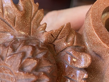 Drie Chinese snijwerken in lapis lazuli en goudsteen, 19/20e eeuw
