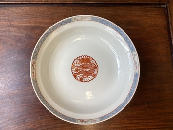 Bol couvert en porcelaine de Chine famille rose, marque de sceau Xiao Liu Xiang Guan 小留香館, 19/20&egrave;me