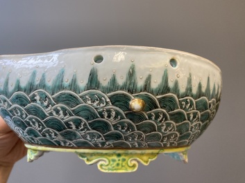 A Chinese famille verte 'waves' bowl, Daoguang seal mark, 19th C.