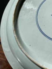 Een Chinese famille verte schotel met een kylin, Kangxi