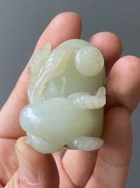 Deux sculptures en jade blanc d'un canard mandarin et d'un b&eacute;lier avec son agneau, Chine, Qing