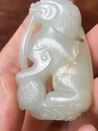 Trois sculptures d'animaux en jade blanc et c&eacute;ladon, Chine, Qing/R&eacute;publique