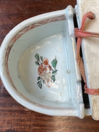 Een zeldzame Chinese famille verte specerijendoos, Kangxi