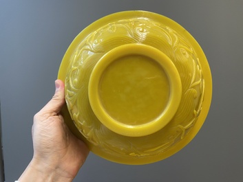 Deux grands bols en verre jaune de P&eacute;kin, Chine, 19/20&egrave;me
