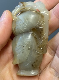 Vier Chinese snijwerken in witte en celadon jade, Qing/Republiek