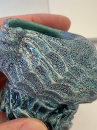 Een Chinese schelpvormige waterpot met robin's-egg glazuur, Qianlong