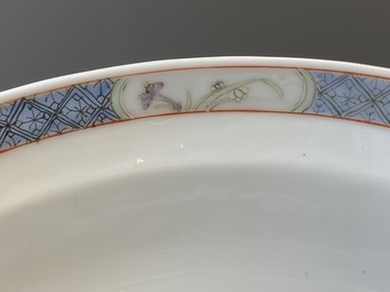 Bol couvert en porcelaine de Chine famille rose, marque de sceau Xiao Liu Xiang Guan 小留香館, 19/20&egrave;me