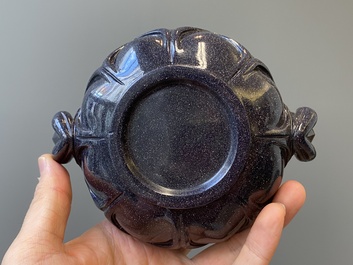 Twee Chinese wierookbranders met deksels in groene en blauwe goudsteen, 19/20e eeuw