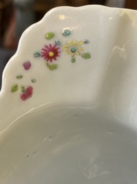 Een Chinese famille rose kan met decor van tabaksbladeren, Qianlong
