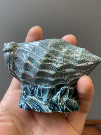 Een Chinese schelpvormige waterpot met robin's-egg glazuur, Qianlong