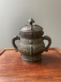 R&eacute;cipient &agrave; vin rituel archa&iuml;que en bronze dans le style des Zhou de l'Ouest, 'you', Chine, Ming