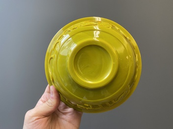 Twee Chinese kommen met reli&euml;fdecor in geel Peking glas, 19/20e eeuw