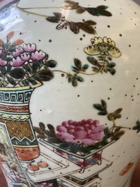 Een Chinese qianjiang cai dekselvaas en een kom, 19/20e eeuw