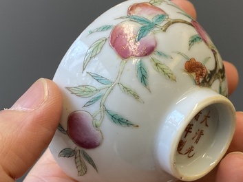 Vijf Chinese famille rose 'negen perziken' kommetjes, Guangxu merk en periode