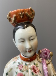 Een grote Chinese famille rose figuur met beweegbaar hoofd, 19/20e eeuw