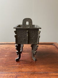 R&eacute;cipient &agrave; nourriture rituel archa&iuml;que en bronze dans le style des Zhou de l'Ouest, 'fangding', Chine, marque de Bao Ding Zhen Yong 寶鼎珍用, Ming