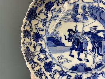 Drie Japanse blauw-witte 'Joosje te paard' borden in Chinese Kangxi-stijl, Edo, 18e eeuw