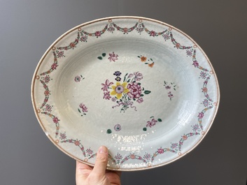 Terrine couverte sur son support en porcelaine de Chine famille rose, Qianlong