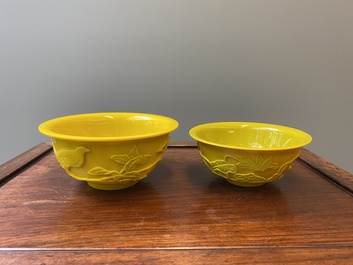 Twee Chinese kommen met reli&euml;fdecor in geel Peking glas, 19/20e eeuw