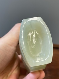 Een Chinese dekselvaas in celadon jade, Qing